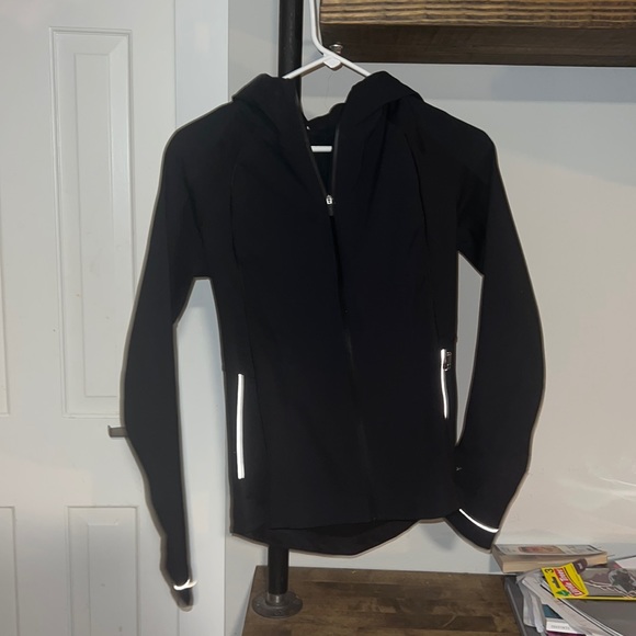 Lululemon rain jacket black size small (4/6) - Picture 3 of 5